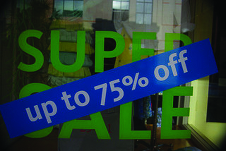 The figure shows a sale sign with a discount rate