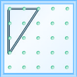 该图显示了由间隔均匀的钉子组成的网格。 有 5 列和 5 行钉子。 橡皮筋在第 1 列第 1 行的钉子、第 1 列第 4 行的钉子和第 3 列第 1 行的钉子之间拉伸，形成直角三角形。 1, 1 peg 构成 90 度角的顶点，从 1, 4 peg 到 3, 1 peg 的直线构成三角形的斜边。