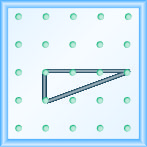 La figura muestra una rejilla de clavijas espaciadas uniformemente. Hay 5 columnas y 5 filas de clavijas. Se estira una banda de goma entre la clavija en la columna 2, fila 3, la clavija en la columna 2, fila 4 y la clavija en la columna 5, fila 3, formando un triángulo rectángulo. La clavija 2, 3 forma el vértice del ángulo de 90 grados y la línea de la clavija 2, 4 a la clavija 5, 3 forma la hipotenusa del triángulo.