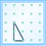 La figura muestra una rejilla de clavijas espaciadas uniformemente. Hay 5 columnas y 5 filas de clavijas. Se estira una banda de goma entre la clavija en la columna 2, fila 3, la clavija en la columna 2, fila 5 y la clavija en la columna 3, fila 5, formando un triángulo rectángulo. La clavija 2, 5 forma el vértice del ángulo de 90 grados y la línea desde la clavija 2, 3 hasta la clavija 3, 5 forma la hipotenusa del triángulo.