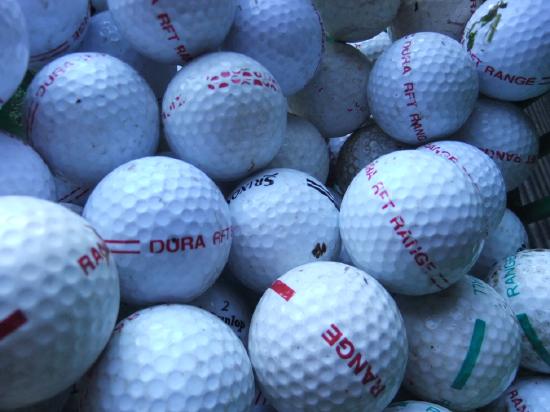 A photo of many golf balls.