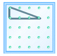 La figura muestra una cuadrícula de puntos uniformemente espaciados. Hay 5 filas y 5 columnas. Hay un triángulo estilo banda elástica que conecta tres de los tres puntos en la columna 1 fila 1, columna 1 fila 2 y columna 4 fila 2.
