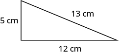 Imagen de un triángulo rectángulo con base de 12 centímetros, altura de 5 centímetros e hipotenusa diagonal de 13 centímetros.