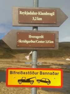 Imagen decorativa de señales de tráfico islandesas